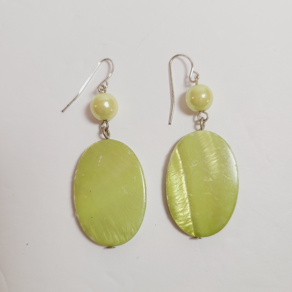 Vintage 90’s Lime Green Shell Necklace & Earring Set – Statement Jewelry - Picture 3 of 7